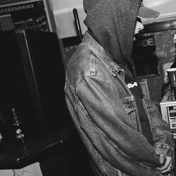 Overseas (feat. Kid Glo)