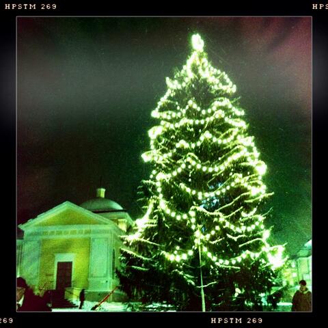 Construction of the Christmas Tree (Joulupuu on rakennettu)
