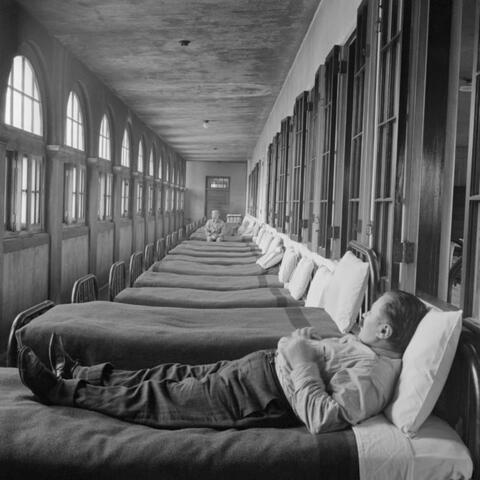 A Yuletide Theme Of Immurement: Improvised Suite For Piano