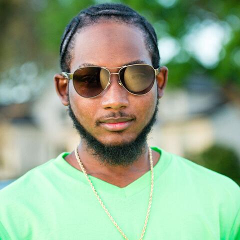 Motivator (feat. NEYO)