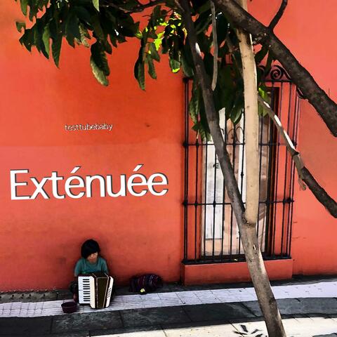 Exténuée