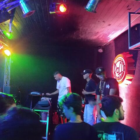 Paga de Santinha (feat. Mc Vava, MCIIDO7)