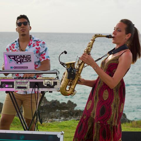 LIVE SUNSET PEPAS SAXO RONALD HESS (feat. LA BLANKITA MUSIC)