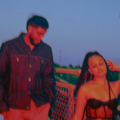 Por Ti Muevo Kilos (feat. Soledad)