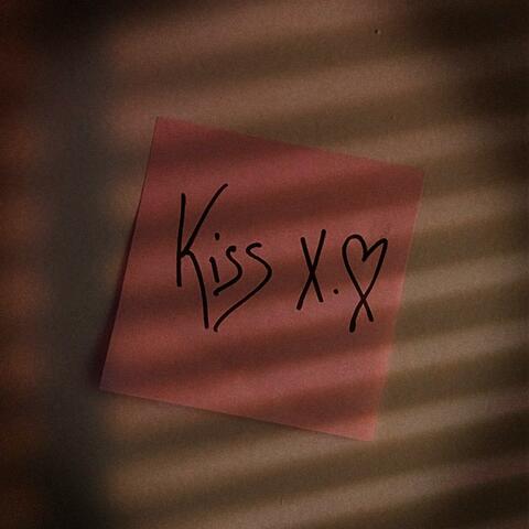 kiss xo