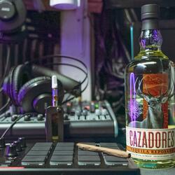 Un Gallo Y Un Tequila