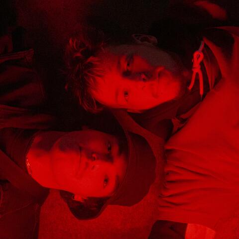 RED (feat. ronks & Dayunk)