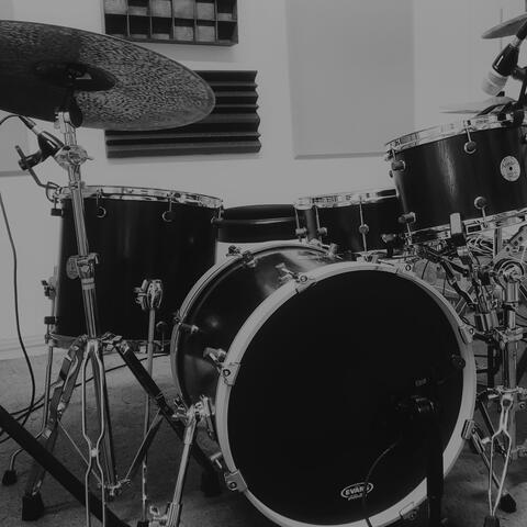 EIGHT NOTES EAR DRUMMING