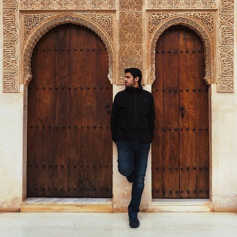 لا تخفِ مافعلت بك الأشواق