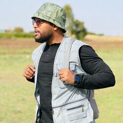 FAYSAL MUNIIR SOMALIDHALADAAY