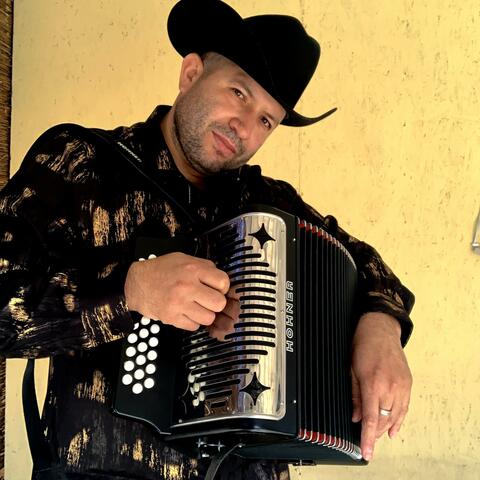 mi amiga o mi amor (feat. Eruviel Roman)