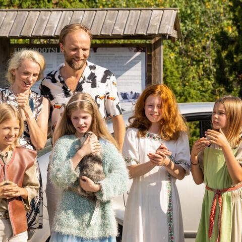 Viimased sõnad ("Homme põgeneme" seriaali tunnuslugu) (feat. Maria Ehrenberg, Triinu Johanna Sepp, Nora Ann Lunge, Loviise Mäesalu, Karl-Harald Putnik & Artur Talts)