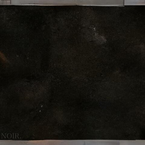NOIR.