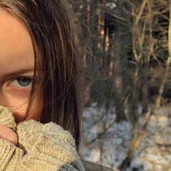 Dievča z izby plnej kvetov