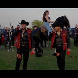 El Oaxaco (feat. Banda Cerro Azul De Chicago)