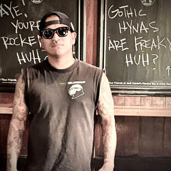 Gothic Hynas (feat. Chuck 1312)