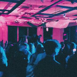 Bullseye (feat. Enzo Mirlo)