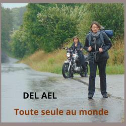 TOUTE SEULE AU MONDE