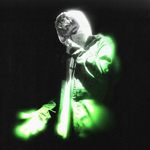 Spectre (feat. Skaprrr)