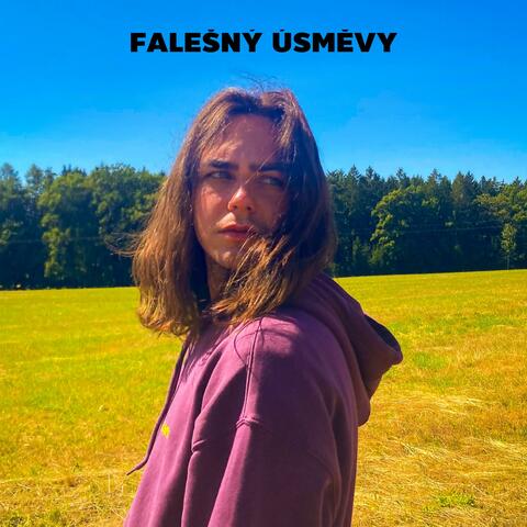 FALEŠNÝ ÚSMĚVY