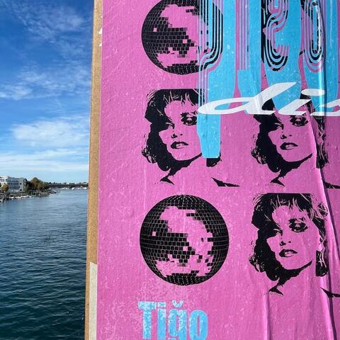 Bescheiden (one Take)