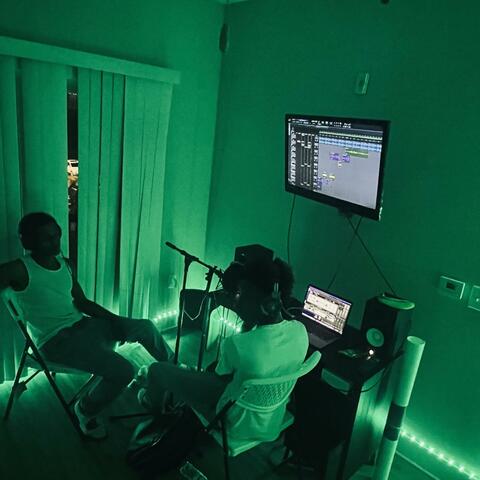 In Da Booth (feat. Mir)