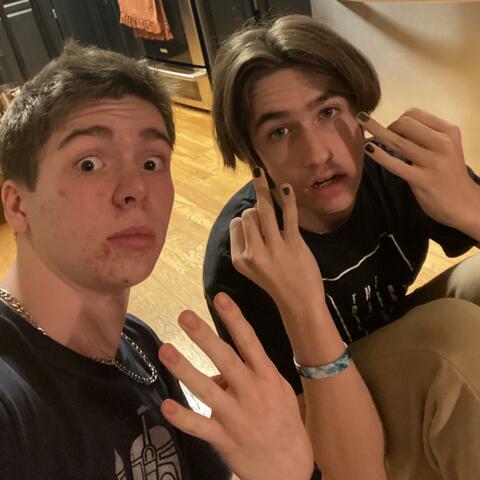 Floor Freestyle (feat. Wess)