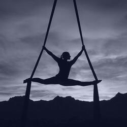 Close Snow Yoga (freezing)