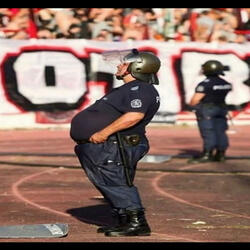 EL BARRIO ESTA QUE ARDE (KAPO MÉNDEZ)