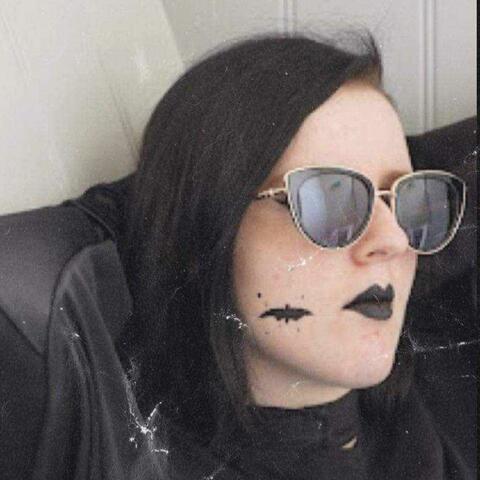 Moon Up Molly (feat. batliketheanimal)