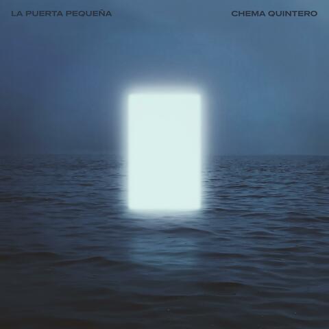la puerta pequeña