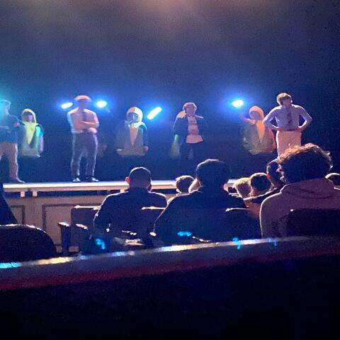 See Me Onna Stage