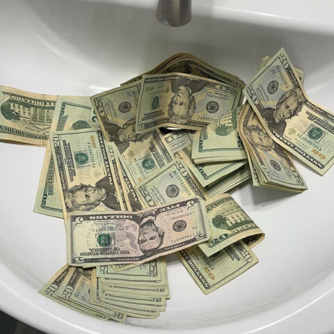 Bank logs (feat. Macho Griffin)