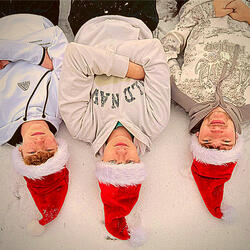 Christmas is Coming (feat. Version & DERD)