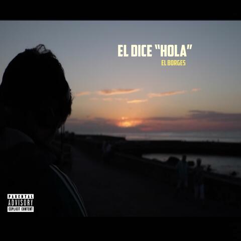 El dice "hola"