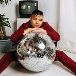 Shmoove! (feat. JAYN)