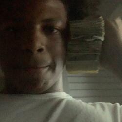 Feelin like gucci (feat. La dee)