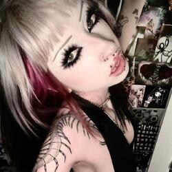 OH I THINK THEY LIKE MEEEE >.<