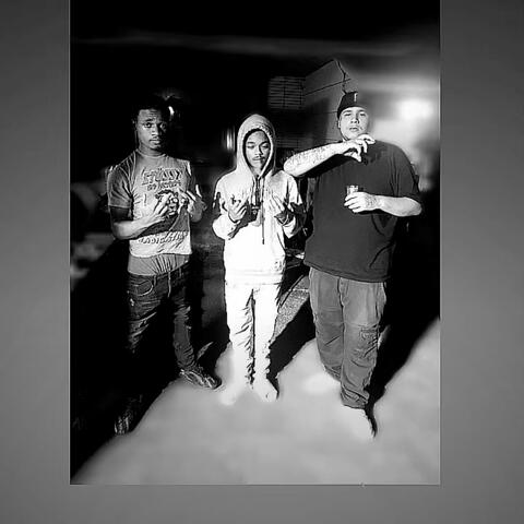 Hella Niggas Dyin (feat. BabyWhat3v3r & Runna13)