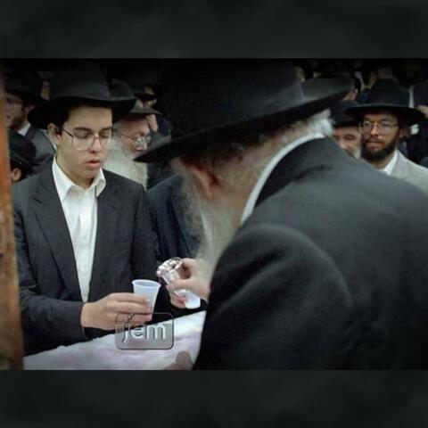 הוא עומד במקומו הקבוע