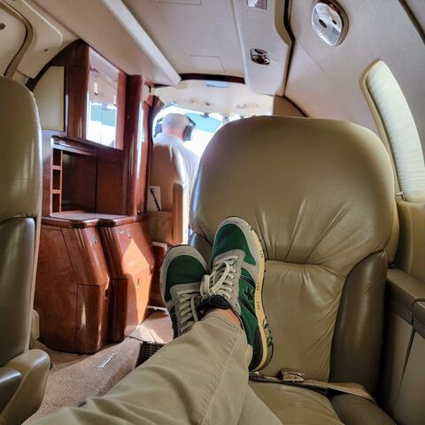 Wings Up, Feet Up