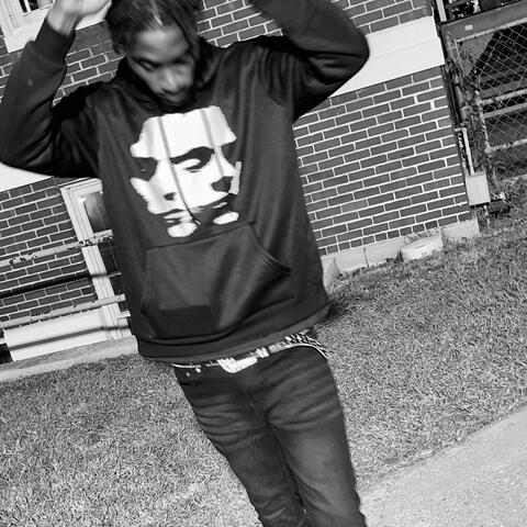 Heartless (feat. GGRay8)