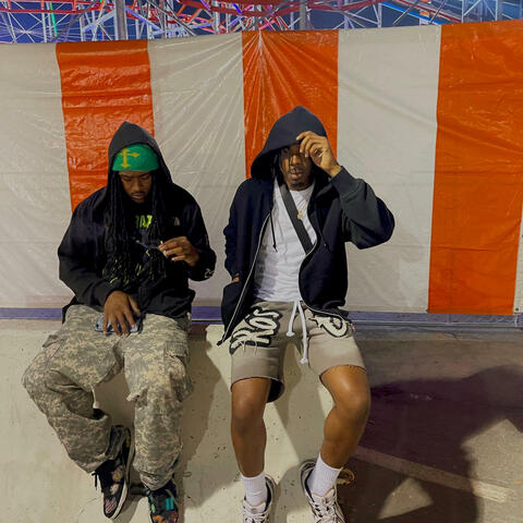 Outta Town (feat. WavySavi)