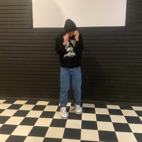 Hallway (feat. Xaevanna)