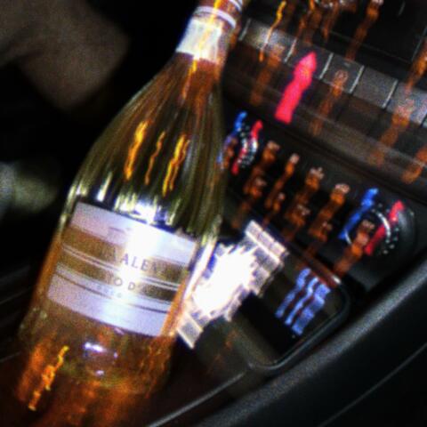 moscato (feat. Evan Volk)