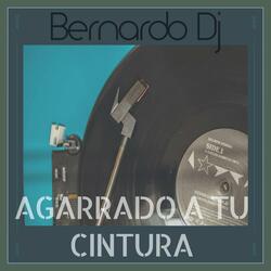 Agarrado a tu cintura
