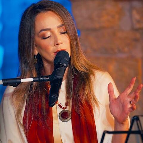 انصت الى الناي - دلال ابو امنة | Listen to the flute