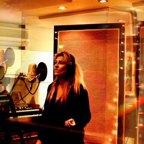 Inspired Singing with a Shruti Box recorded in Big island Hawaii