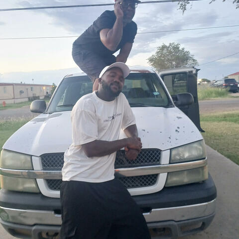 Real 1z (feat. Young Reign)