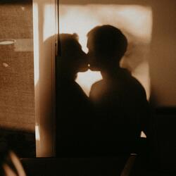 Un Beso (feat. firstclasslikealways)
